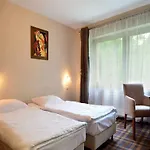 Bed & Breakfast Dworek Lesny *