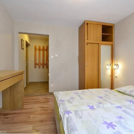 Bed & Breakfast Dworek Lesny *
