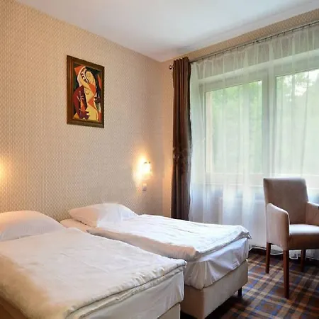 Nocleg ze śniadaniem Dworek Lesny *