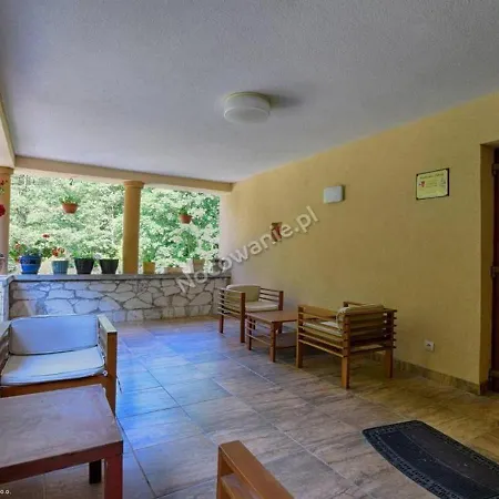 Dworek Lesny Bed & Breakfast *