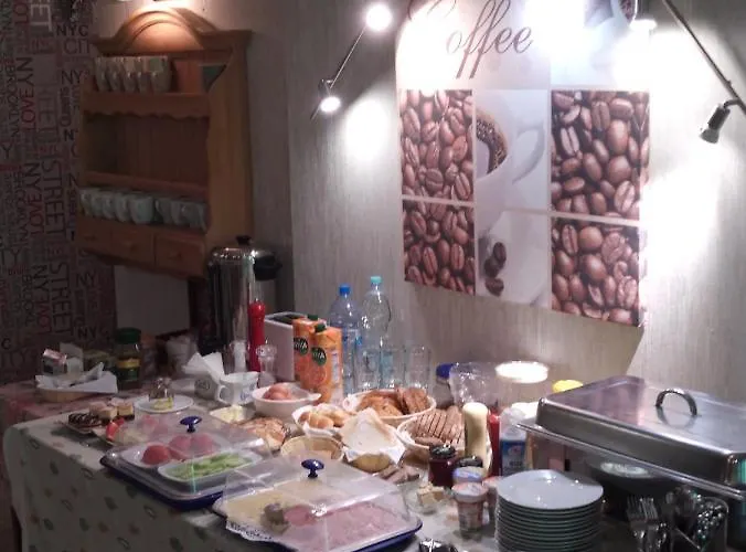 Bed & Breakfast Dworek Lesny *