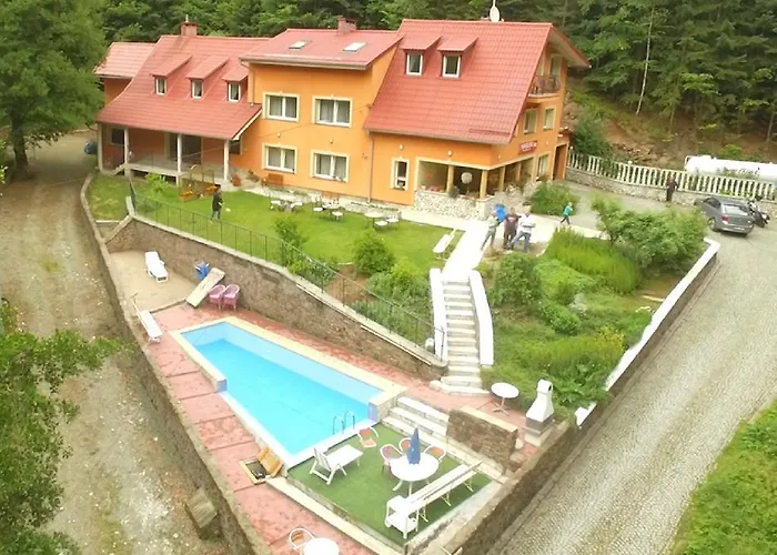 Bed & Breakfast Dworek Lesny