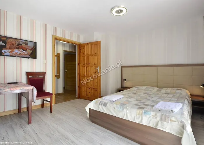 Bed & Breakfast Dworek Lesny