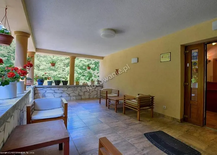 Dworek Lesny Bed & Breakfast *