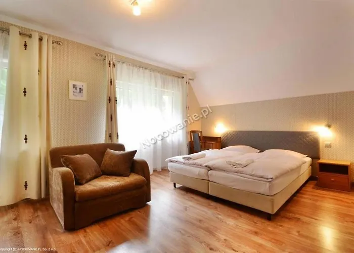 Bed & Breakfast Dworek Lesny *