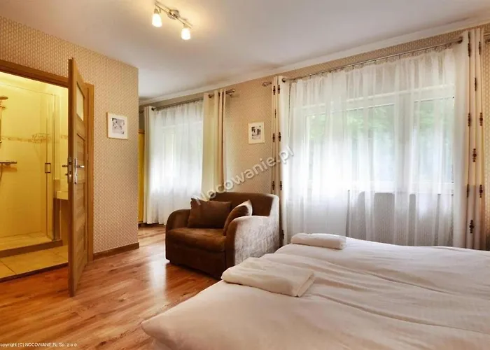 Bed & Breakfast Dworek Lesny *