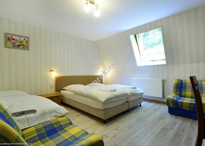 Bed & Breakfast Dworek Lesny *